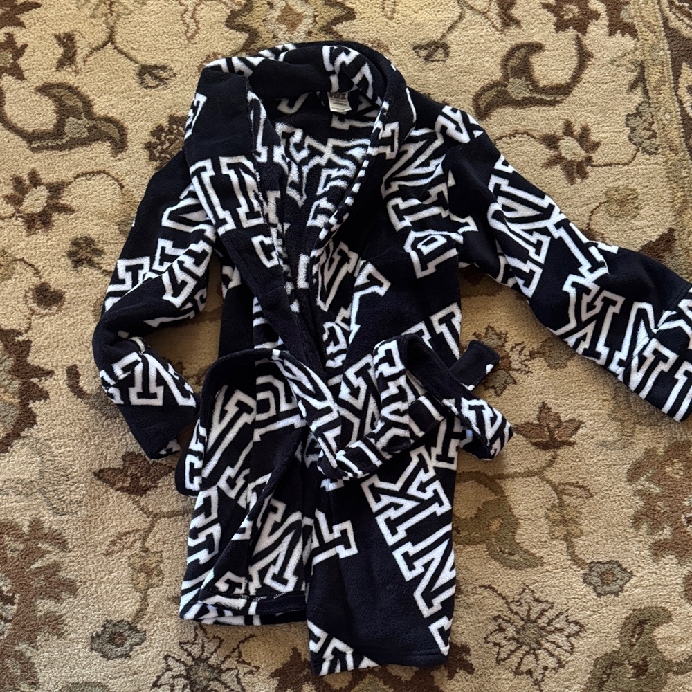 PINK Victoria's Secret Black and White Plush Robe